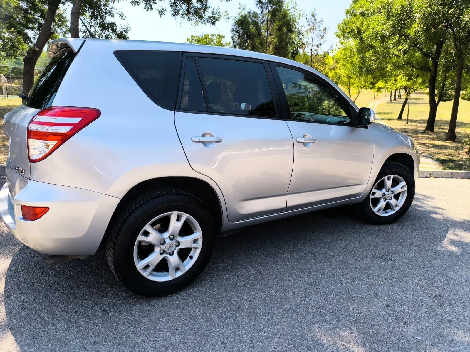 Toyota Rav4, снимка 16 - Автомобили и джипове - 55657189