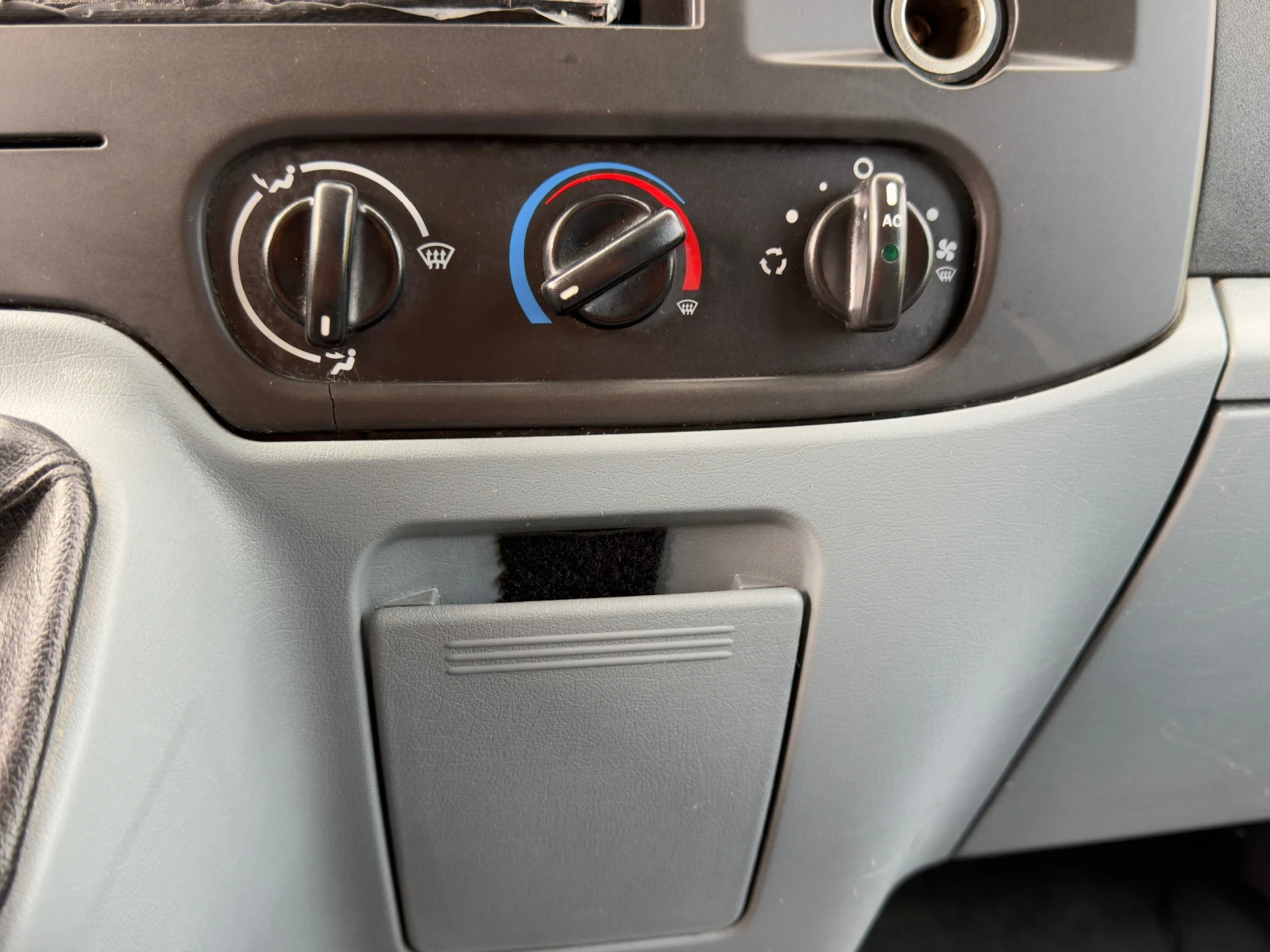 Ford Transit 2.2* 130кс* Климатик* 2ст-Врати* , снимка 13 - Бусове и автобуси - 54605524