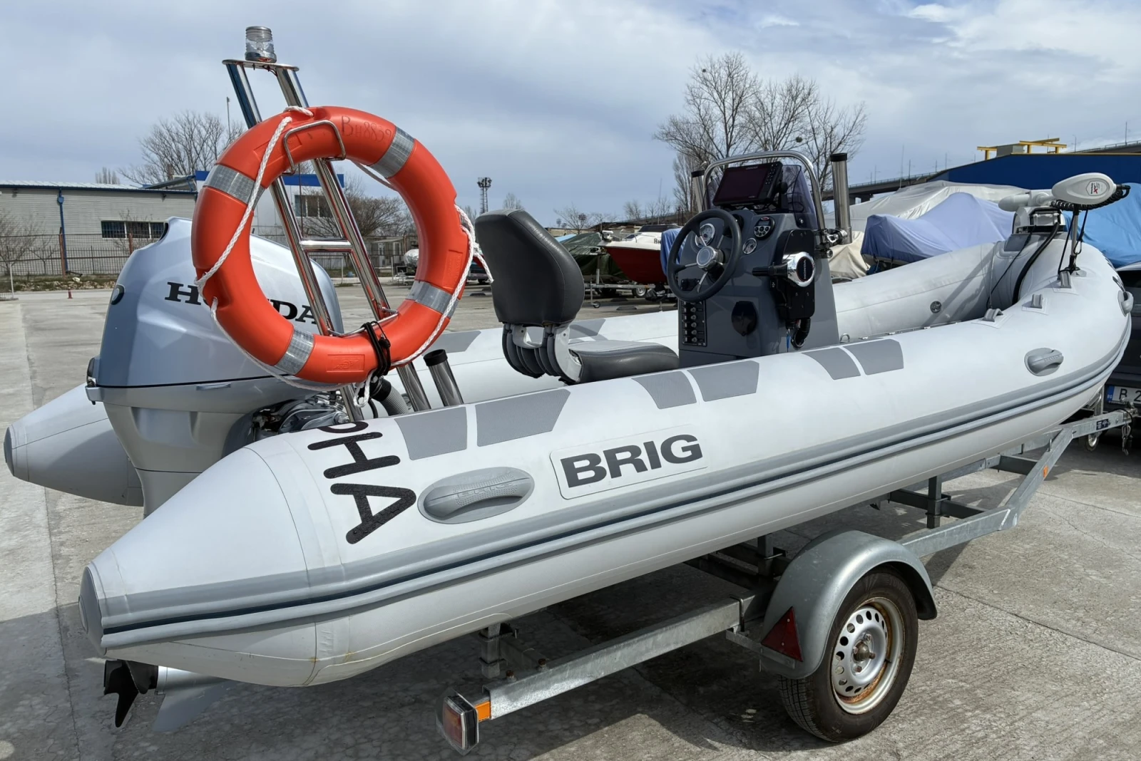 Надуваема лодка Brig Falcon, снимка 6 - Воден транспорт - 54006970