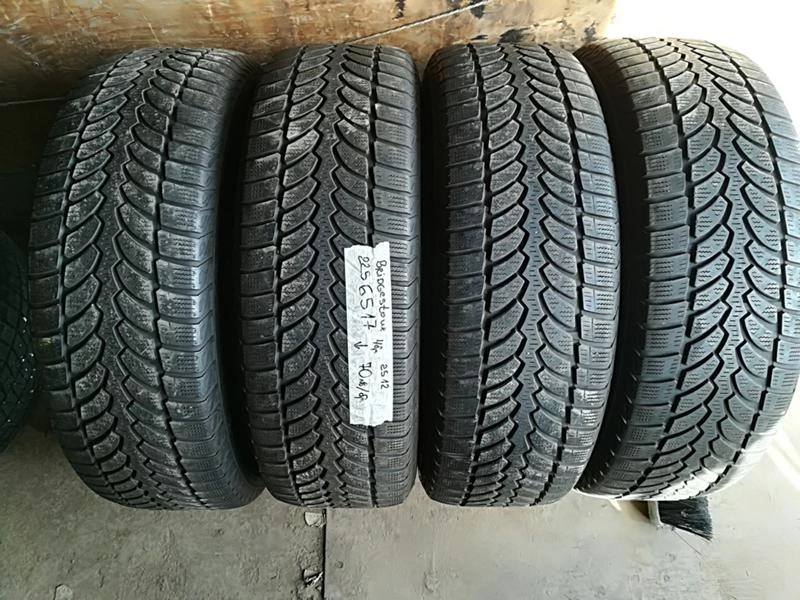 Гуми Зимни 225/65R17, снимка 1 - Гуми и джанти - 23626694