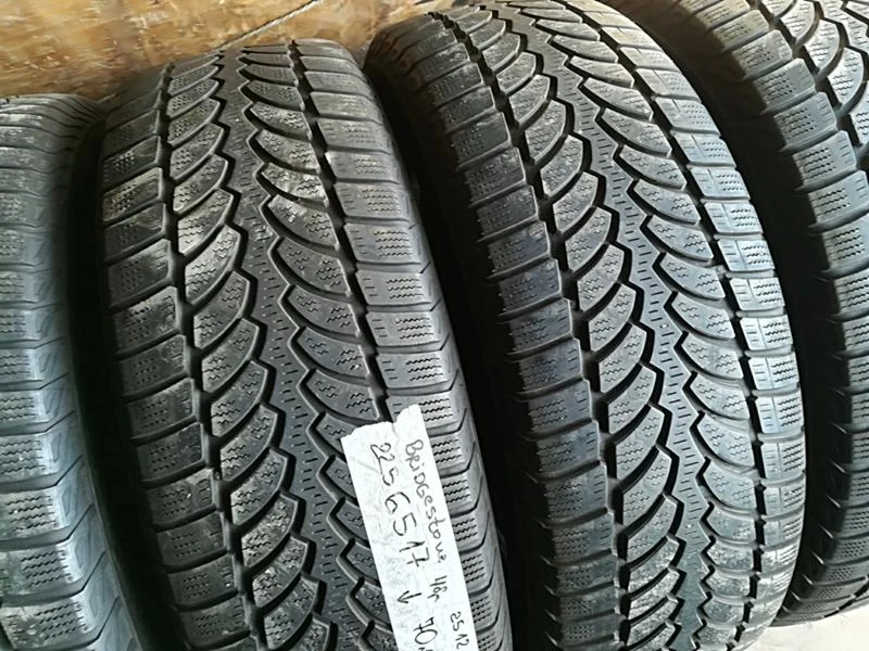 Гуми Зимни 225/65R17, снимка 2 - Гуми и джанти - 23626694