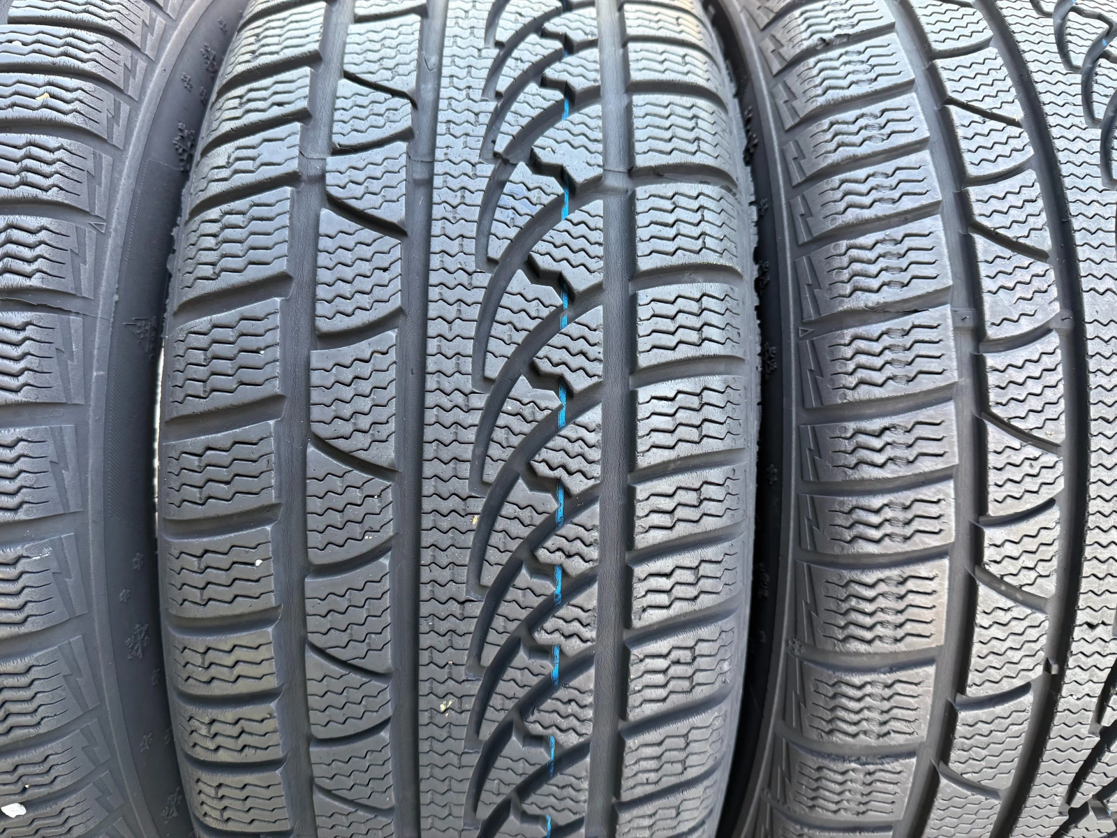 Гуми Зимни 205/55R16, снимка 5 - Гуми и джанти - 55832893