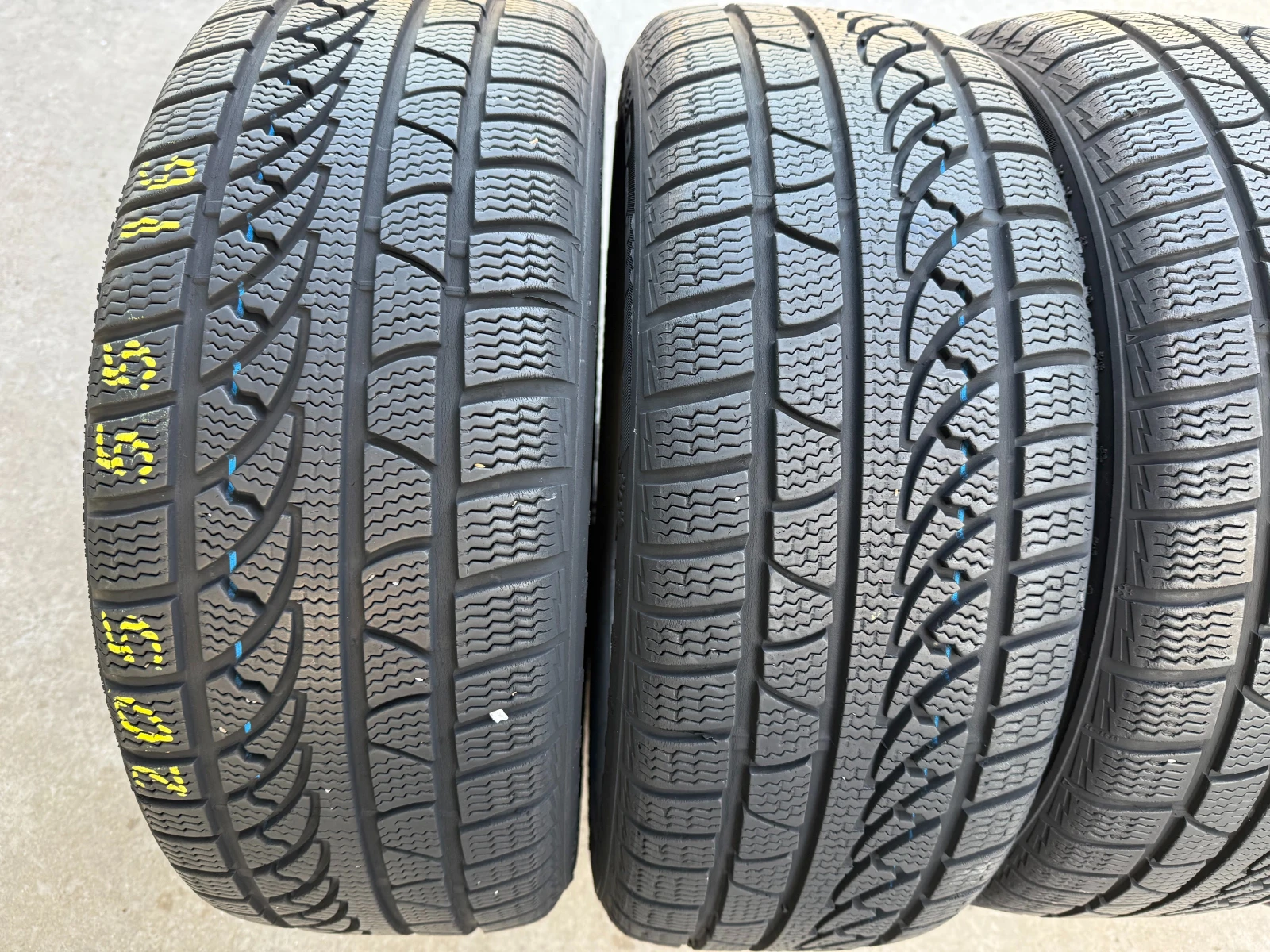 Гуми Зимни 205/55R16, снимка 2 - Гуми и джанти - 55832893