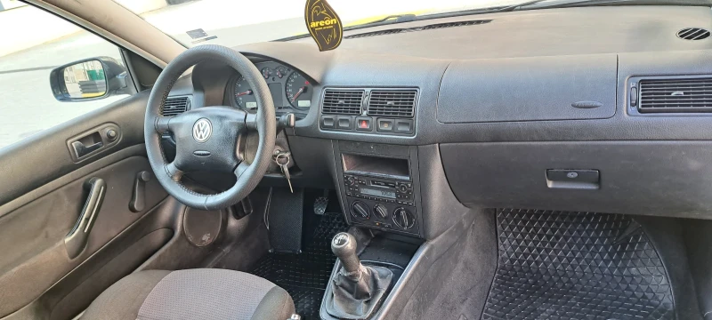 VW Golf 1.6SR/101КС, снимка 14 - Автомобили и джипове - 49418311