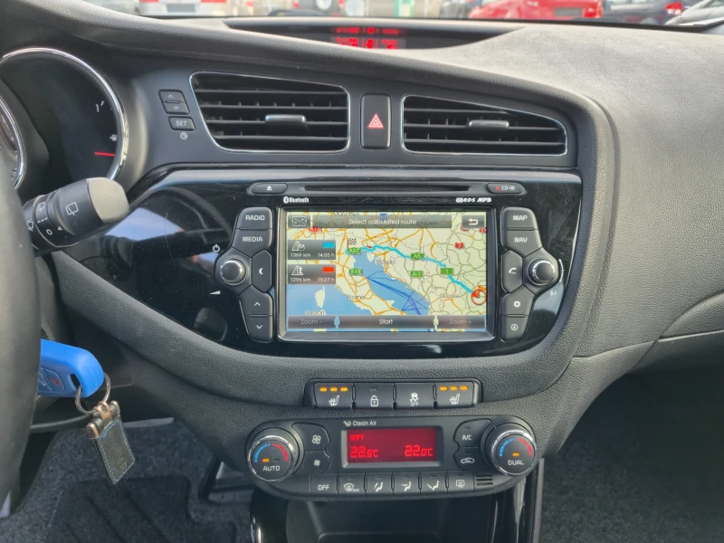 Kia Ceed 1.6 CRDi* 128к.с* Всички екстри за модела, снимка 7 - Автомобили и джипове - 52392623