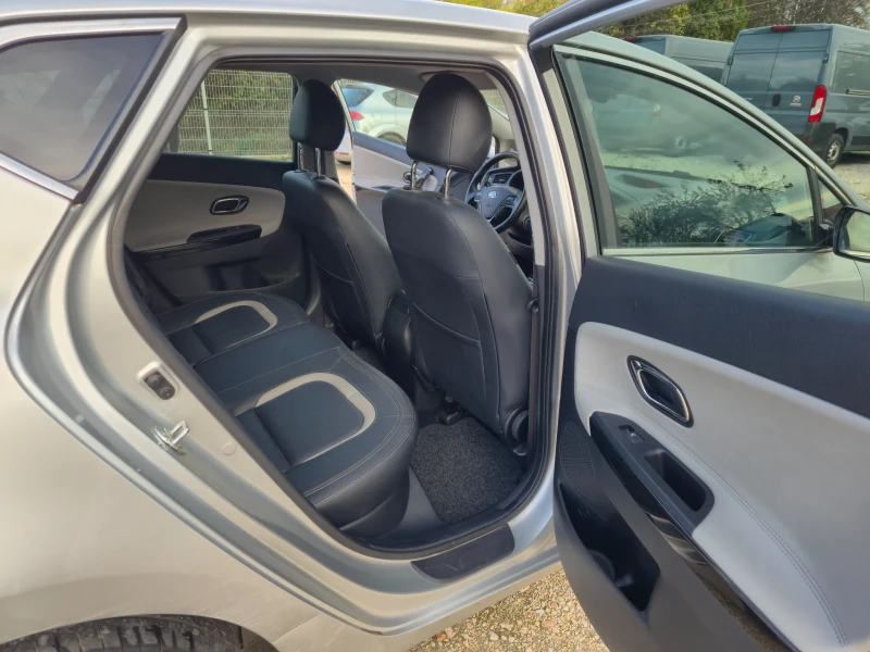 Kia Ceed 1.6 CRDi* 128к.с* Всички екстри за модела, снимка 13 - Автомобили и джипове - 52392623