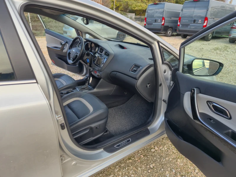 Kia Ceed 1.6 CRDi* 128к.с* Всички екстри за модела, снимка 14 - Автомобили и джипове - 52392623