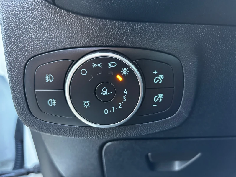 Ford Fiesta 1.5 TDCI* TITANIUM* 138 000 КМ* SERVICE BOOK* KTEO, снимка 15 - Автомобили и джипове - 52805561