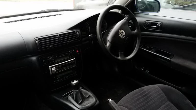 VW Passat 5 2.0i, снимка 8 - Автомобили и джипове - 47128068