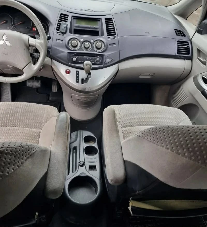 Mitsubishi Grandis 2.4 i, снимка 7 - Автомобили и джипове - 55957134