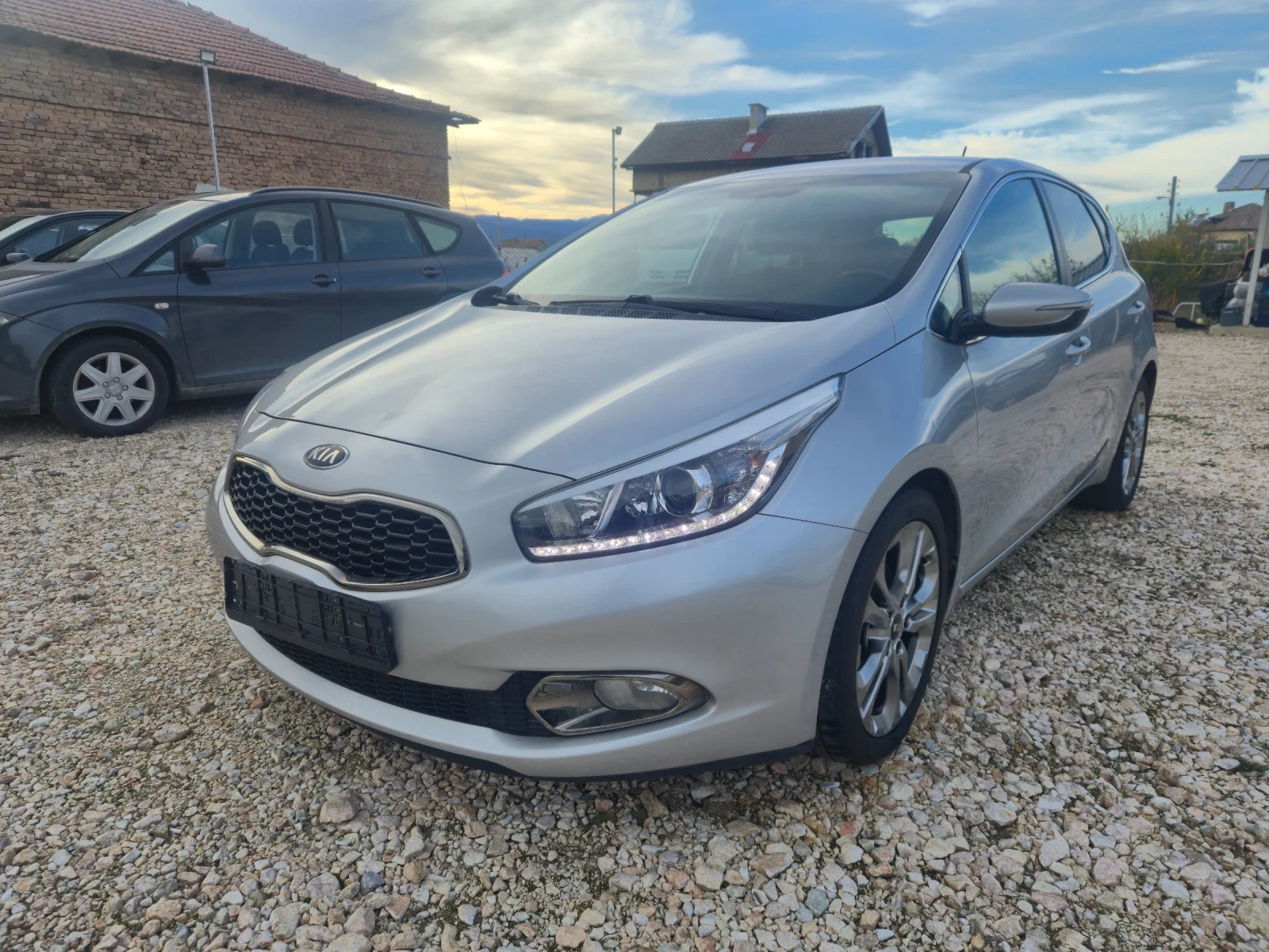 Kia Ceed 1.6 CRDi* 128к.с* Всички екстри за модела, снимка 1