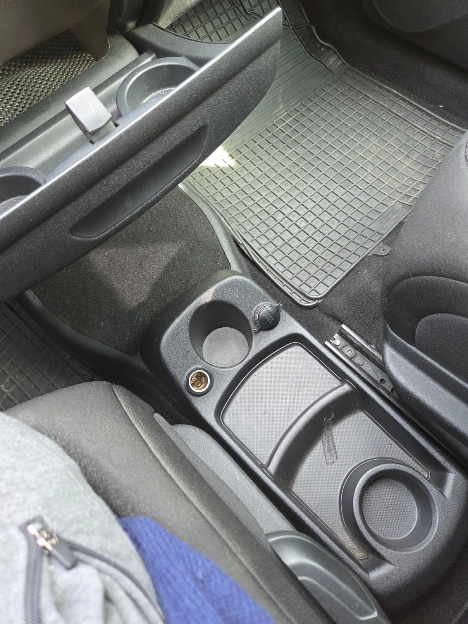 Citroen Grand C4 Picasso, снимка 14 - Автомобили и джипове - 53754491