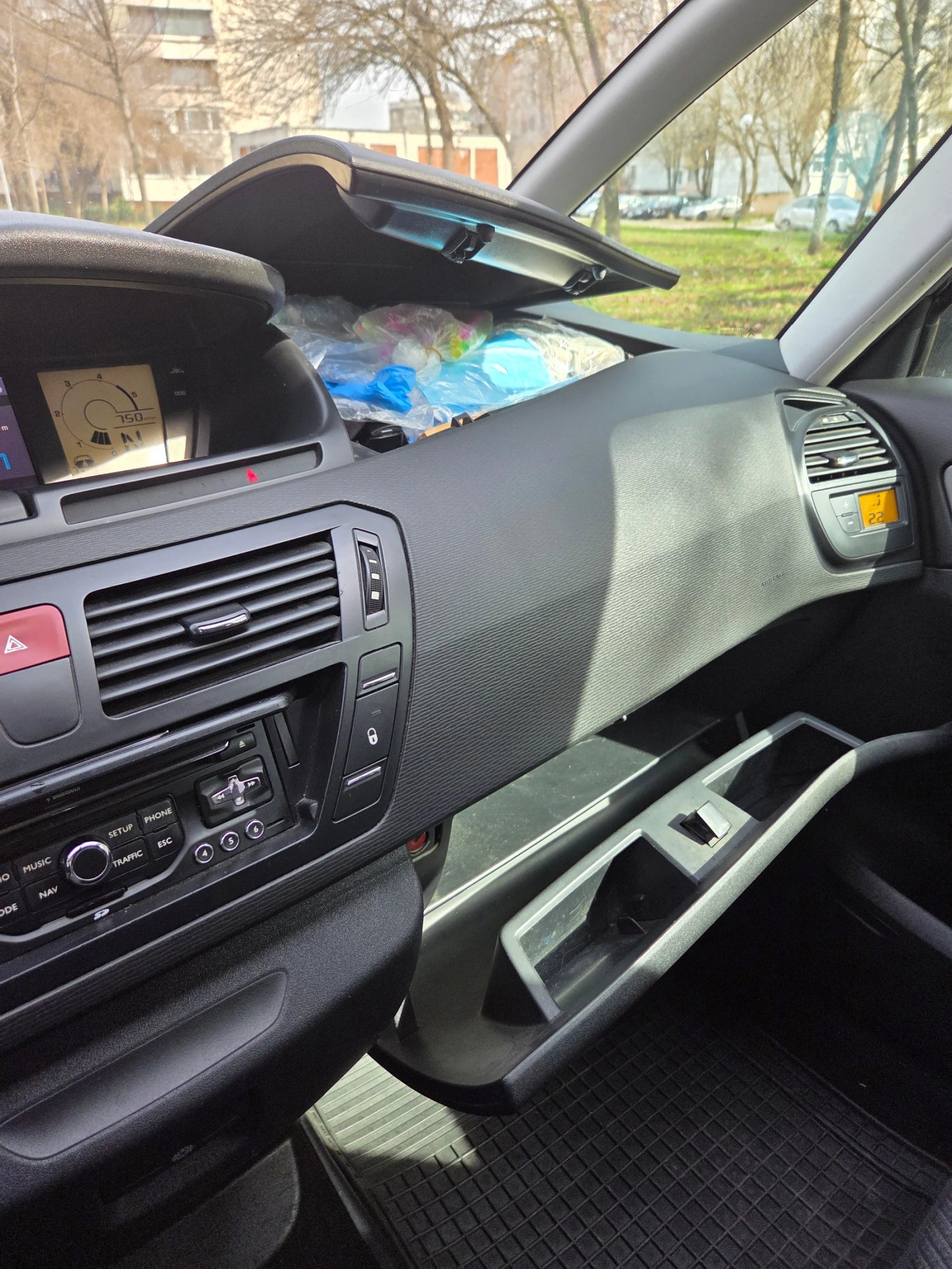 Citroen Grand C4 Picasso, снимка 16 - Автомобили и джипове - 53754491