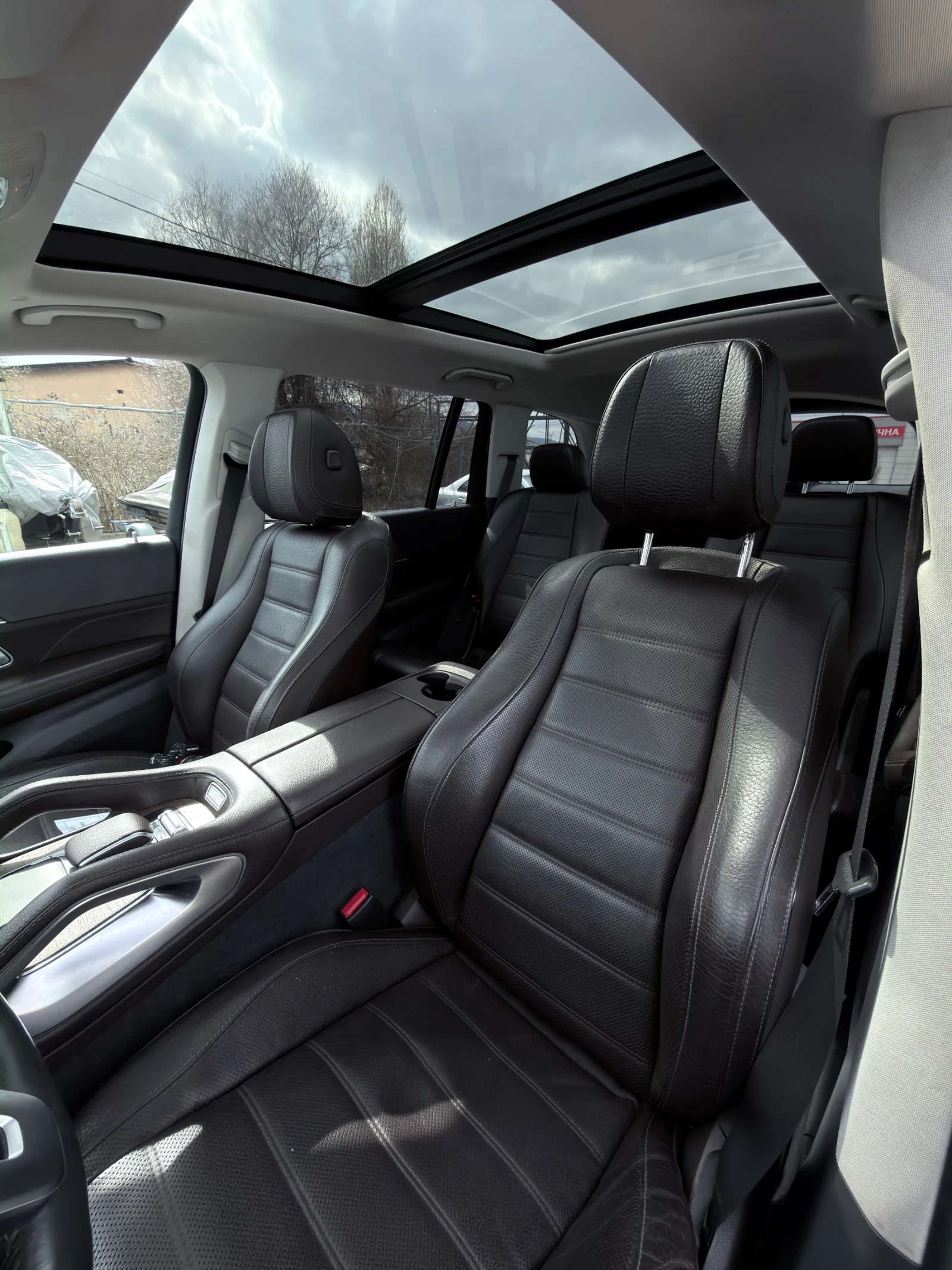 Mercedes-Benz GLS 450 360* Масаж * Обдухване* Pano* Burmester, снимка 10 - Автомобили и джипове - 53933838