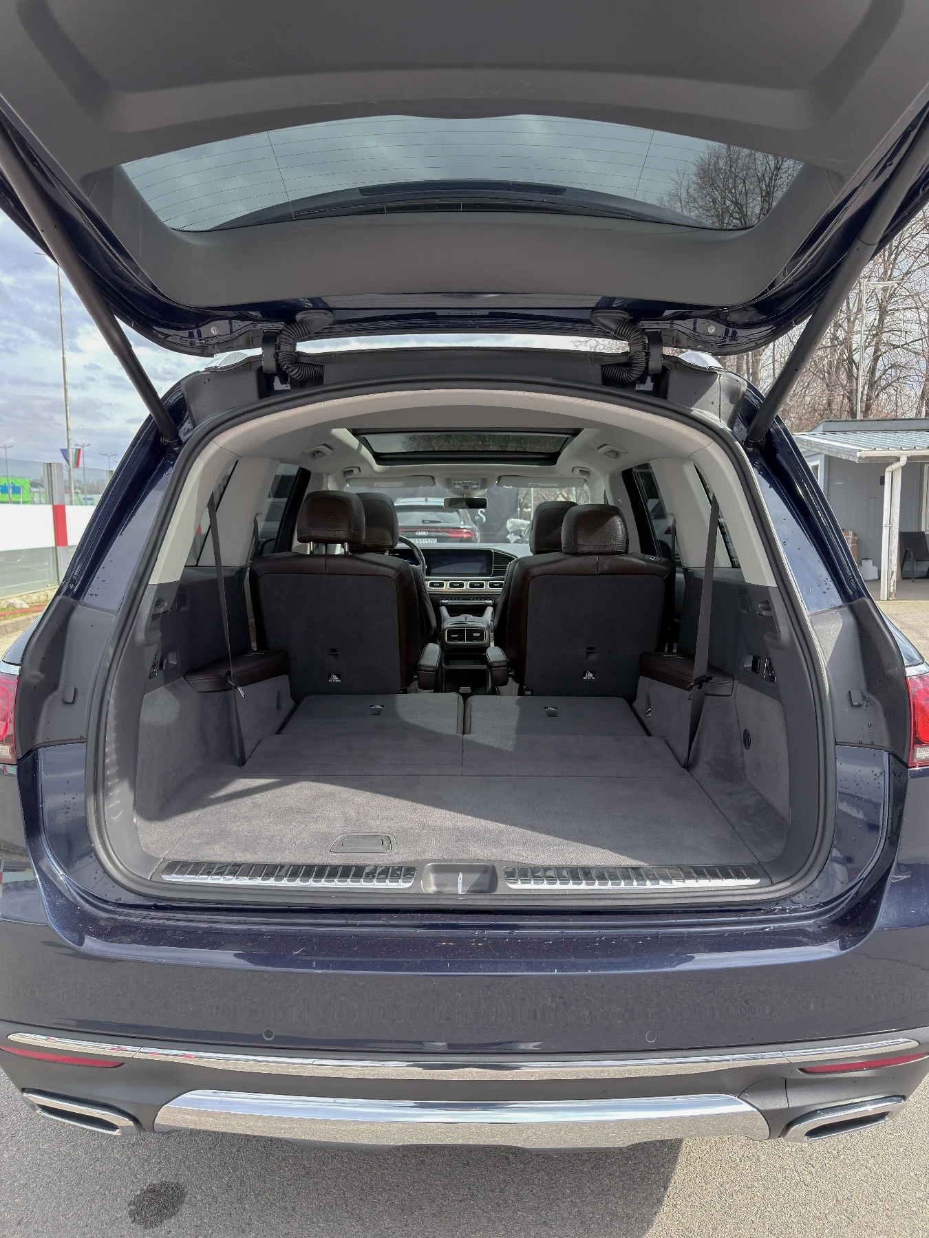 Mercedes-Benz GLS 450 360* Масаж * Обдухване* Pano* Burmester, снимка 16 - Автомобили и джипове - 53933838