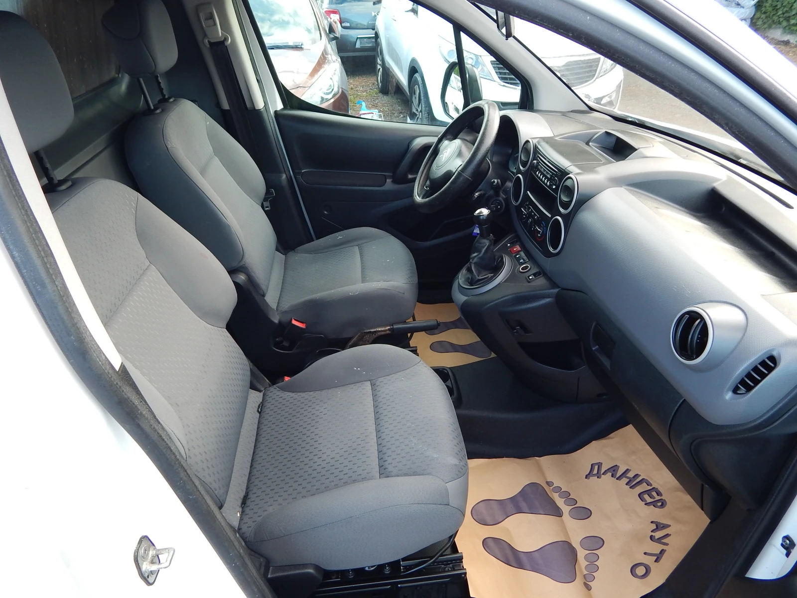 Citroen Berlingo 1.6HDI* , снимка 14 - Автомобили и джипове - 54547581
