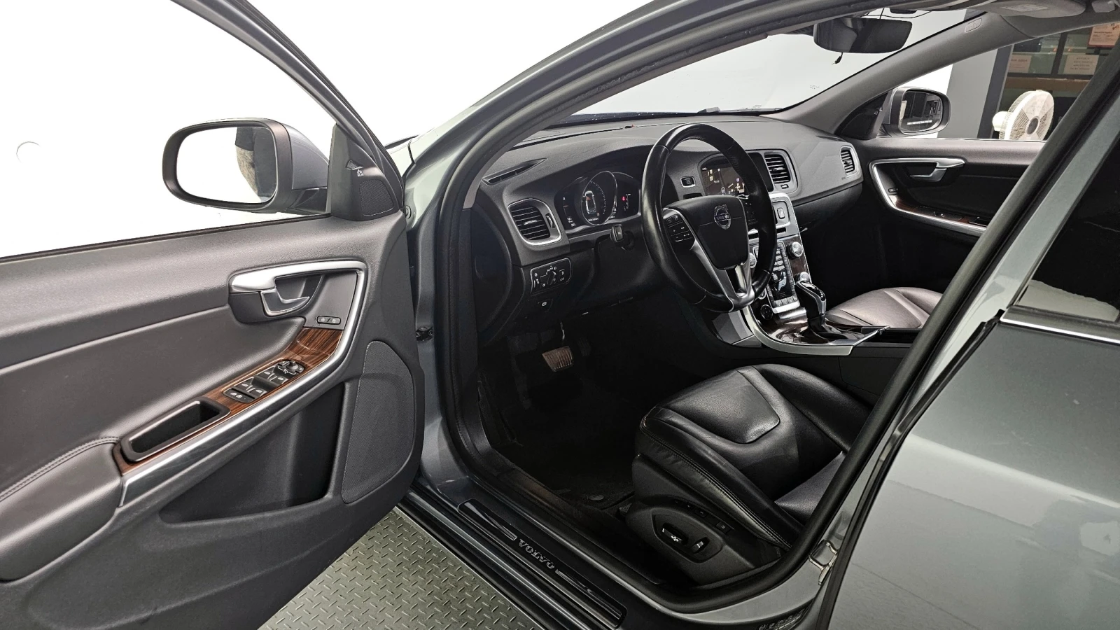 Volvo S60 D3 | Памет; подгрев седалки | Подгрев волан, снимка 9 - Автомобили и джипове - 54893643