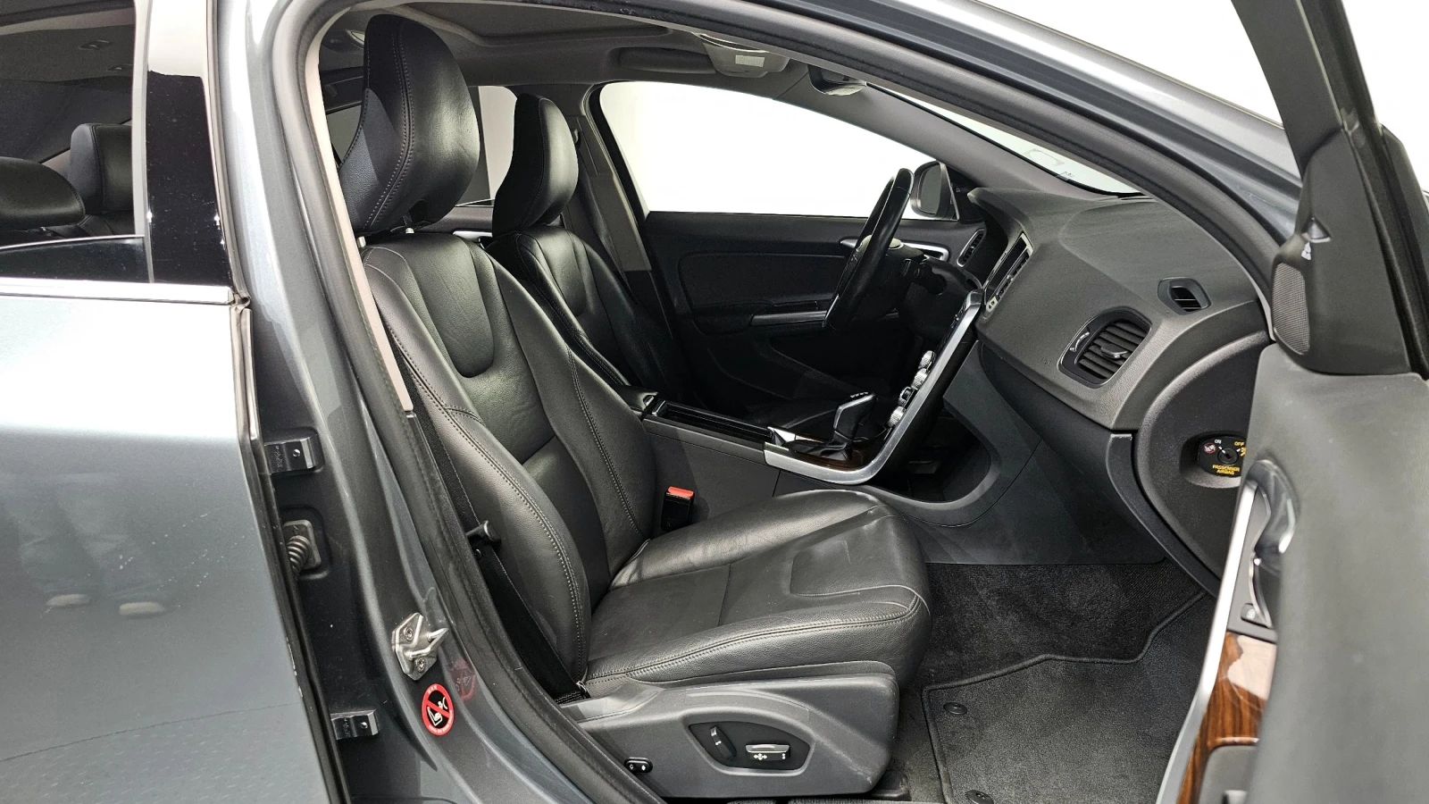 Volvo S60 D3 | Памет; подгрев седалки | Подгрев волан, снимка 10 - Автомобили и джипове - 54893643