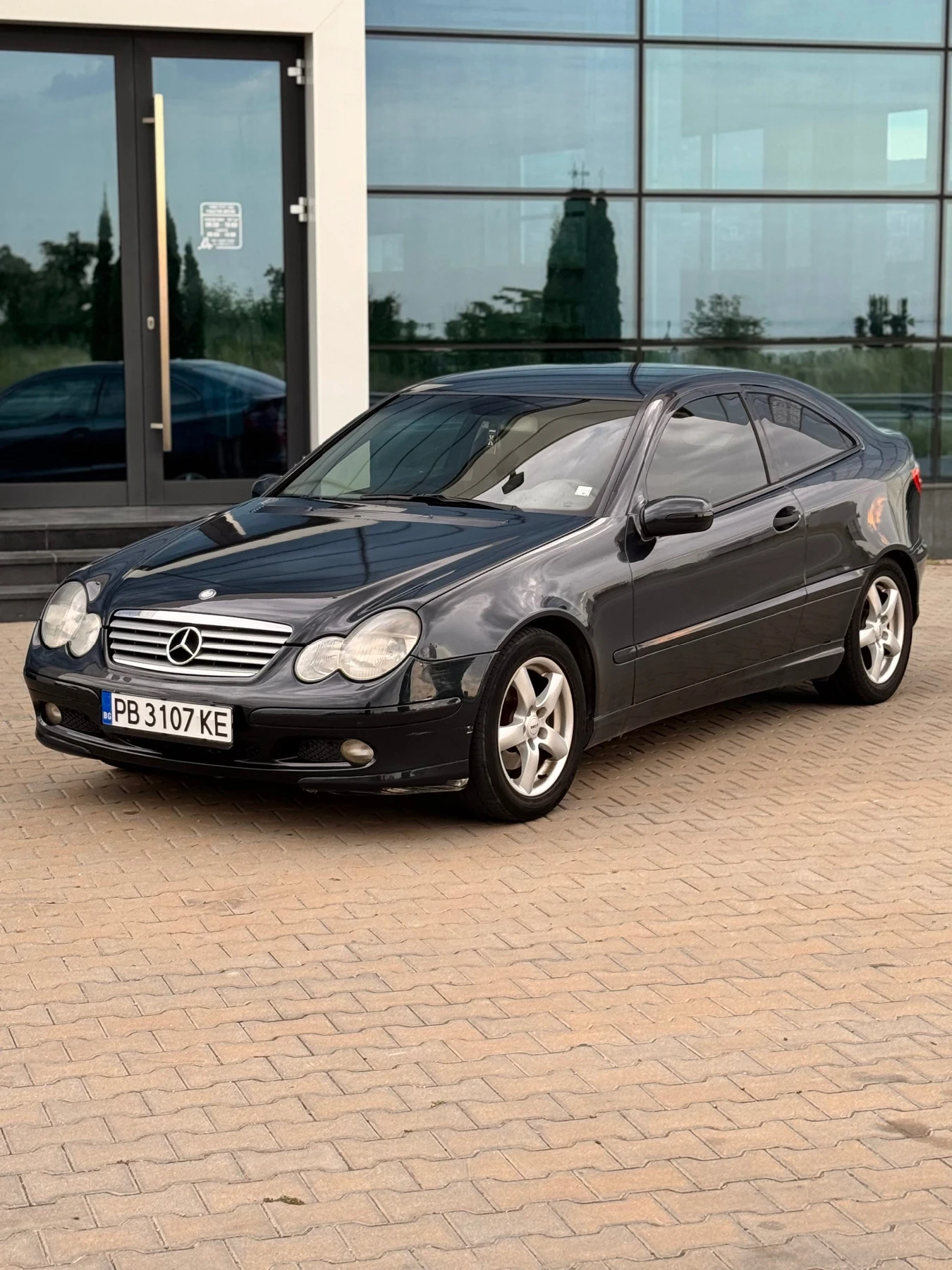 Mercedes-Benz 220 C220 coupe, снимка 2 - Автомобили и джипове - 55317471