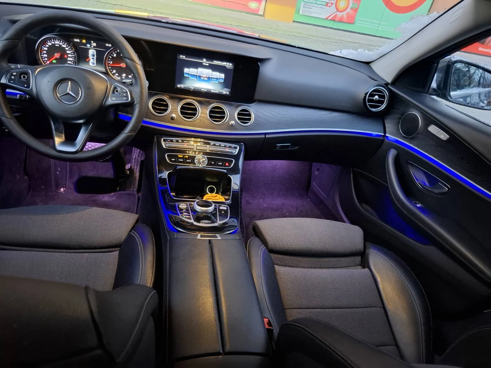 Mercedes-Benz E 220, снимка 9 - Автомобили и джипове - 55364215