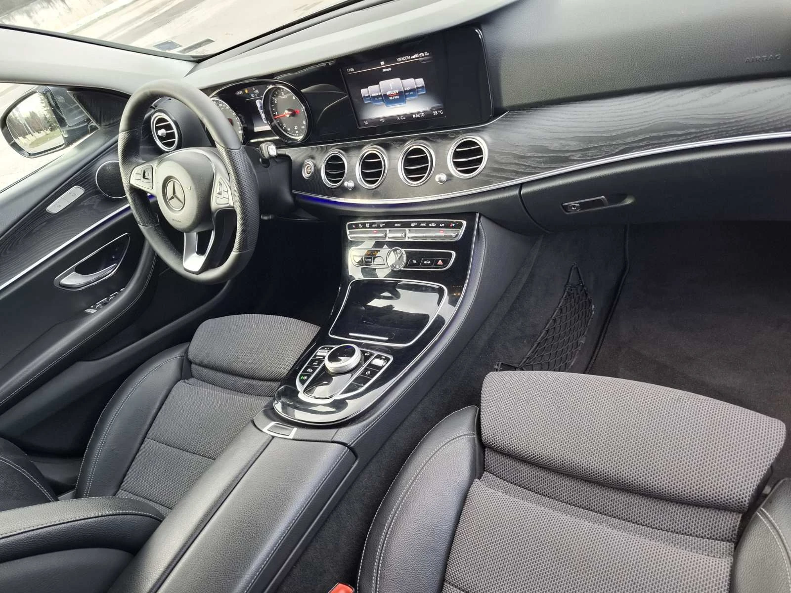 Mercedes-Benz E 220, снимка 14 - Автомобили и джипове - 55364215