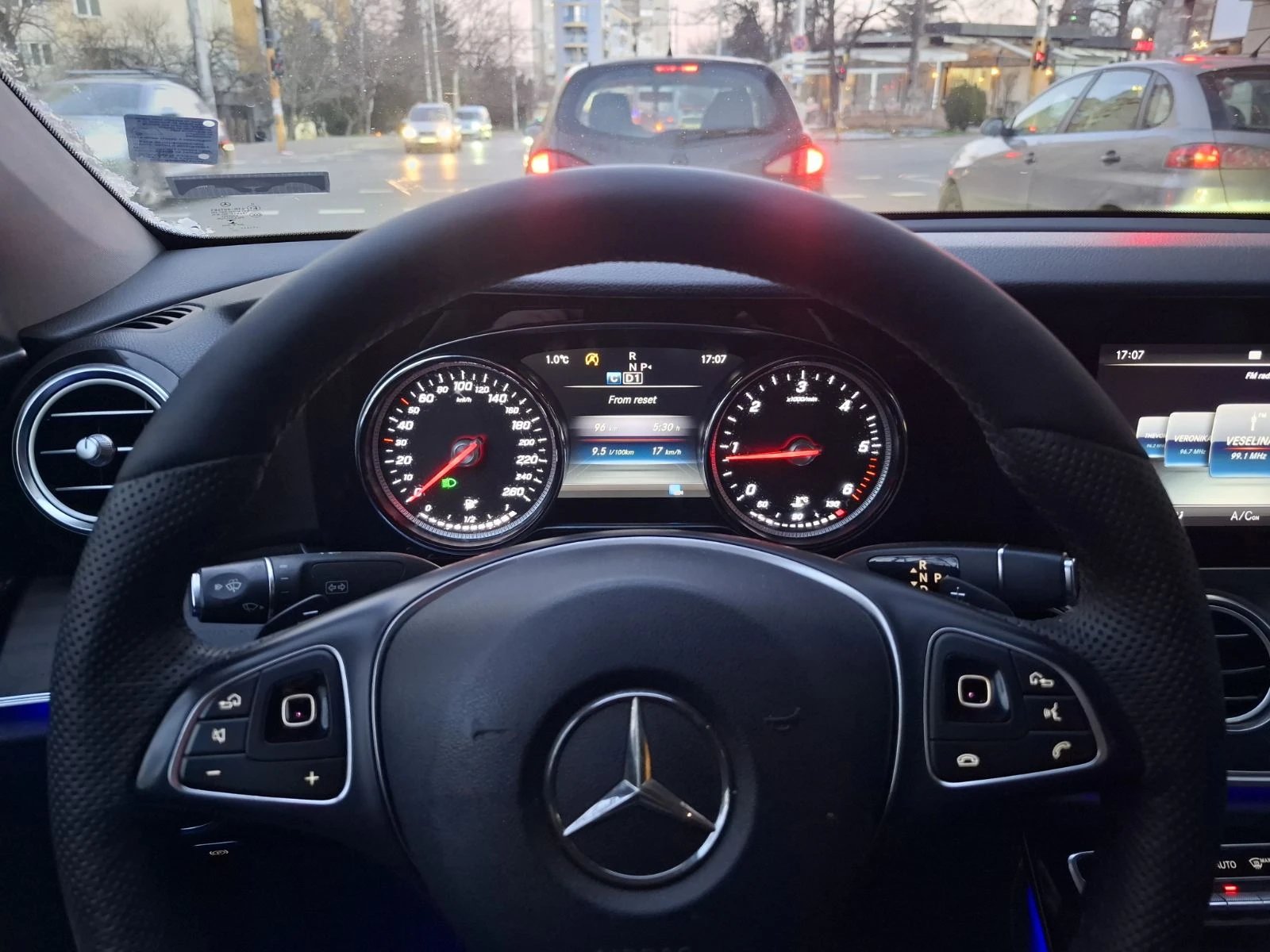 Mercedes-Benz E 220, снимка 8 - Автомобили и джипове - 55364215
