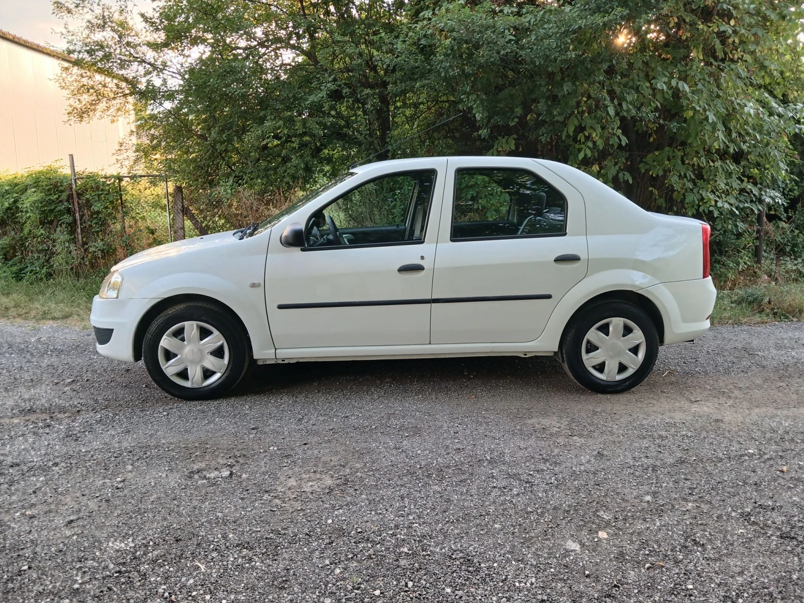 Dacia Logan, снимка 8 - Автомобили и джипове - 55667251