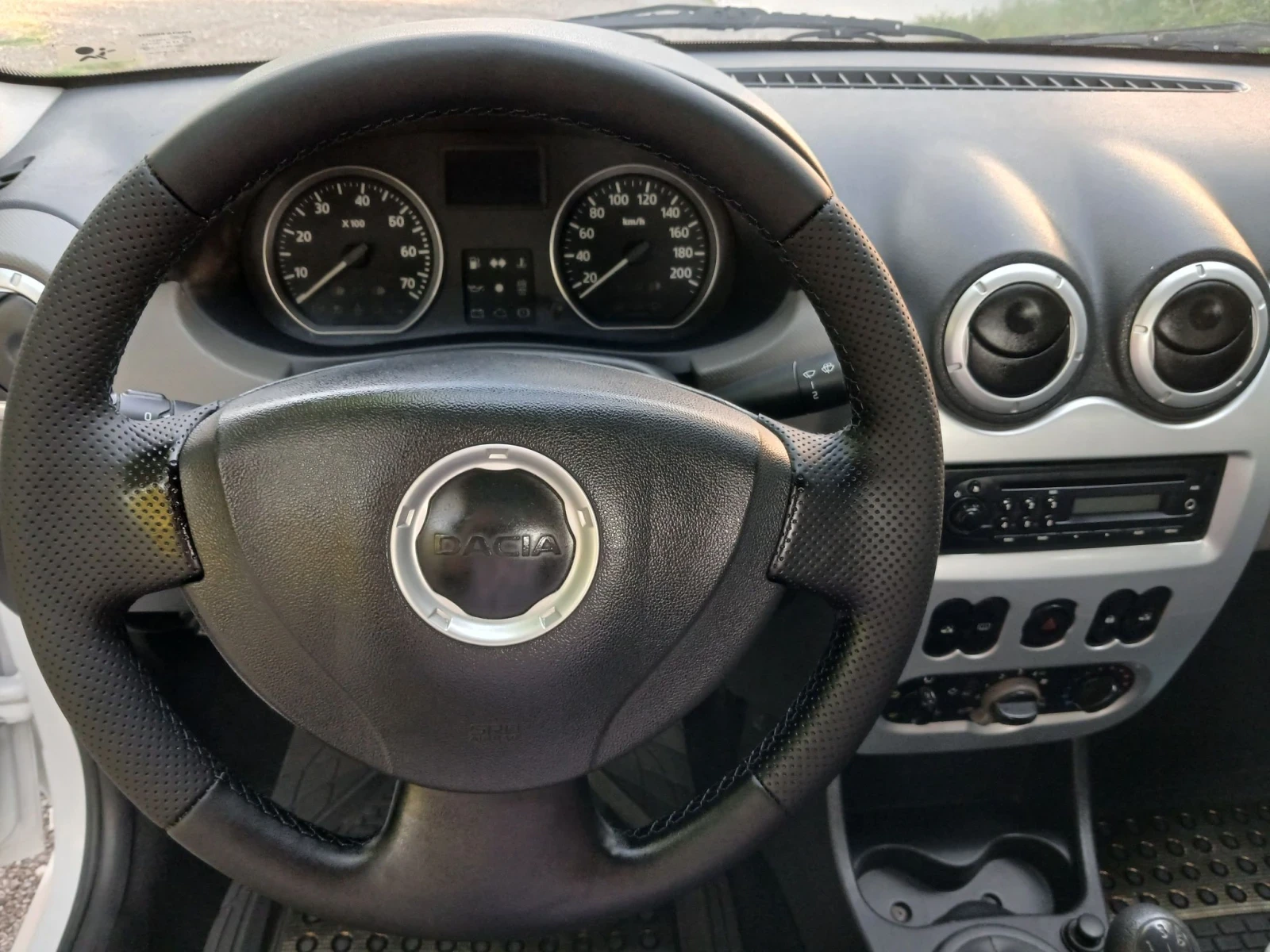 Dacia Logan, снимка 11 - Автомобили и джипове - 55667251