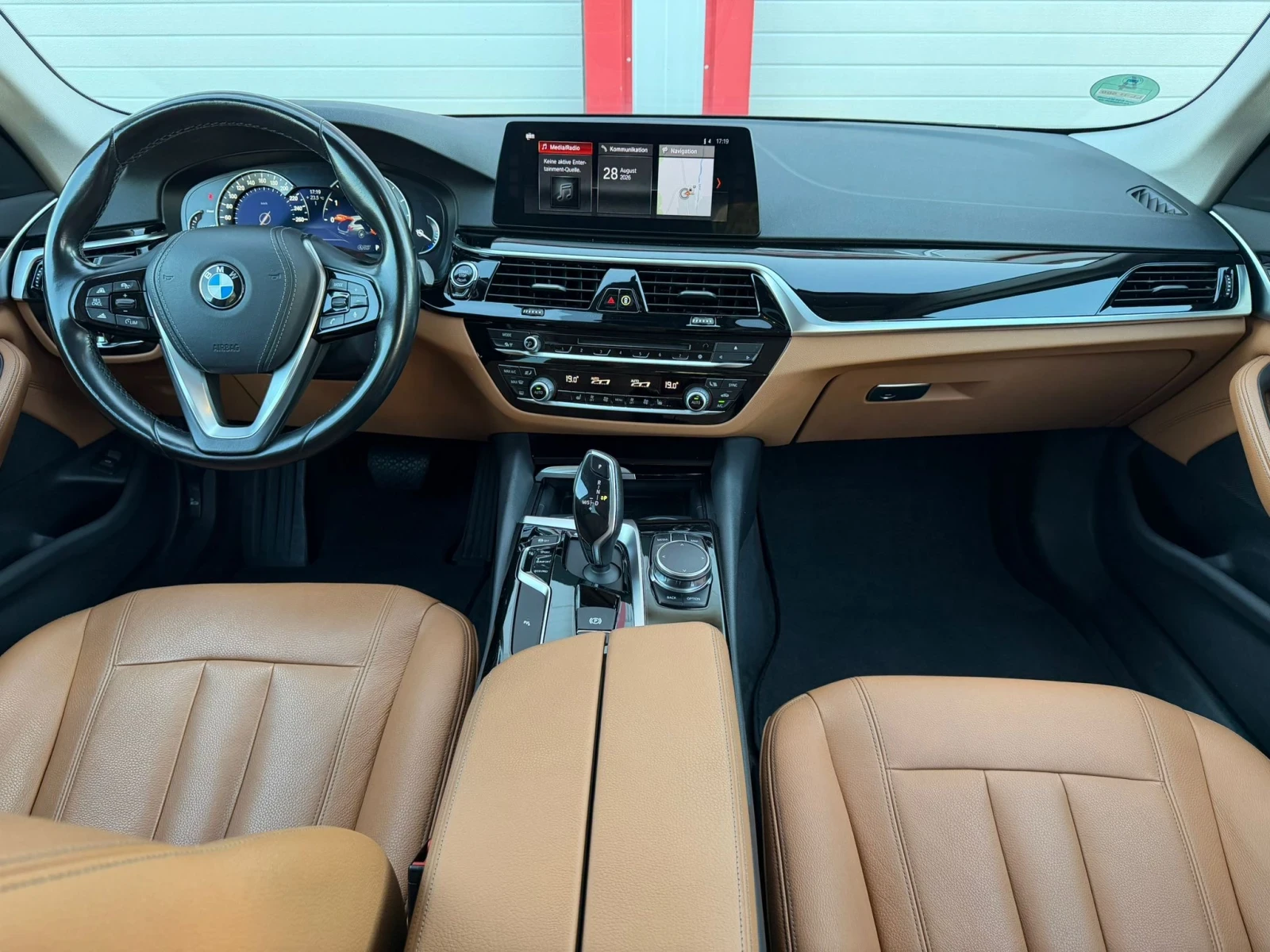 BMW 530 3.0D X-DRIVE AUTOMATIK PANORAMA NAVI 360KAMERA , снимка 14 - Автомобили и джипове - 55848924