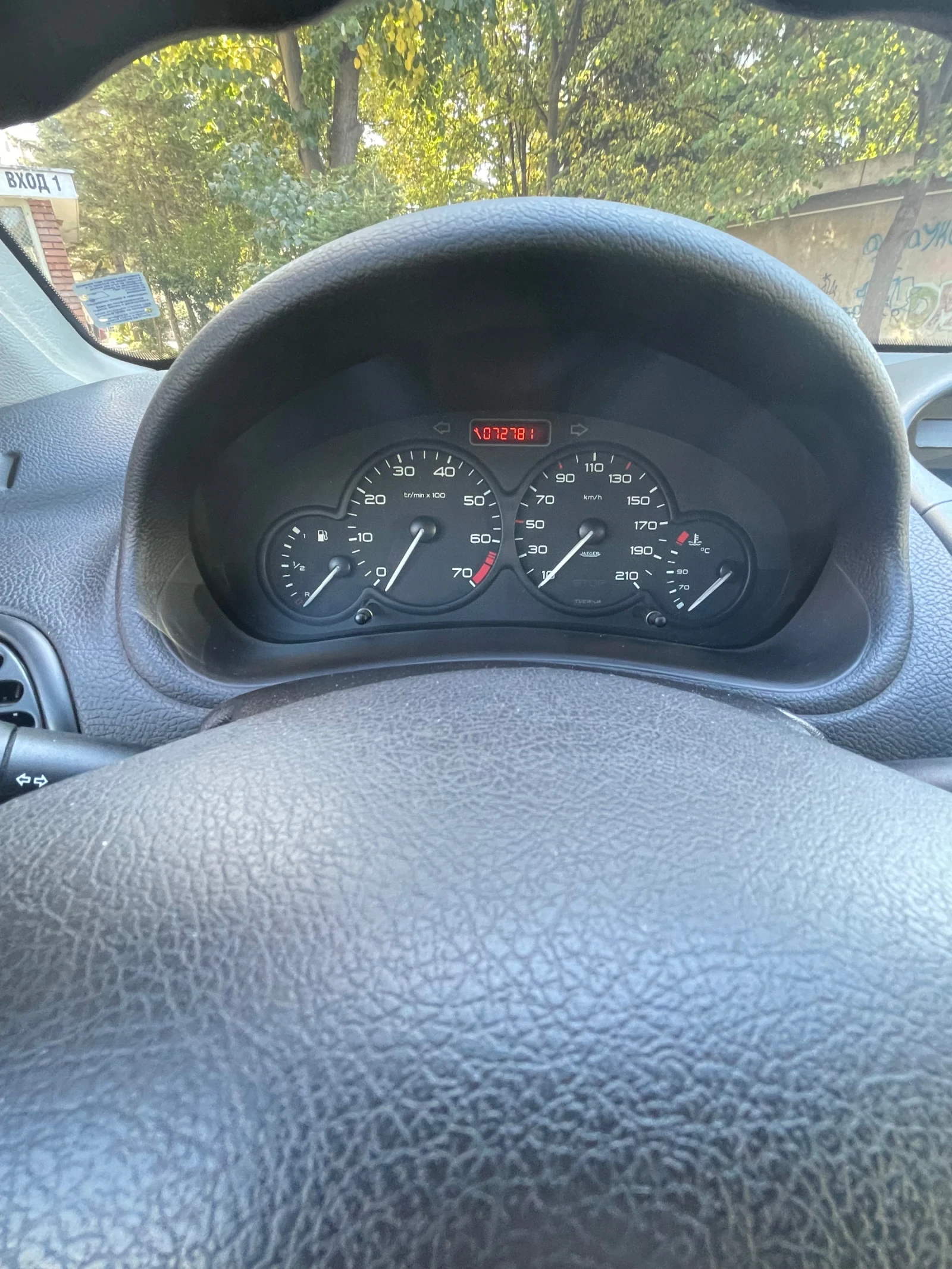 Peugeot 206, снимка 6 - Автомобили и джипове - 56429229
