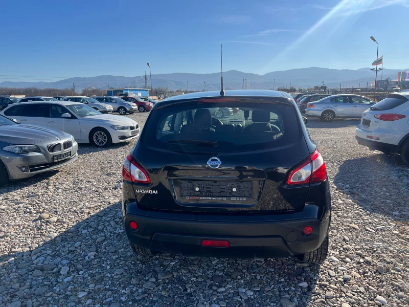 Nissan Qashqai 1.6 (КАТО НОВА), снимка 6 - Автомобили и джипове - 47921943