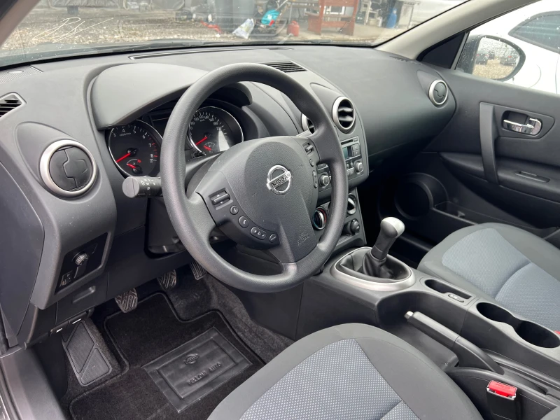 Nissan Qashqai 1.6 (КАТО НОВА), снимка 10 - Автомобили и джипове - 47921943