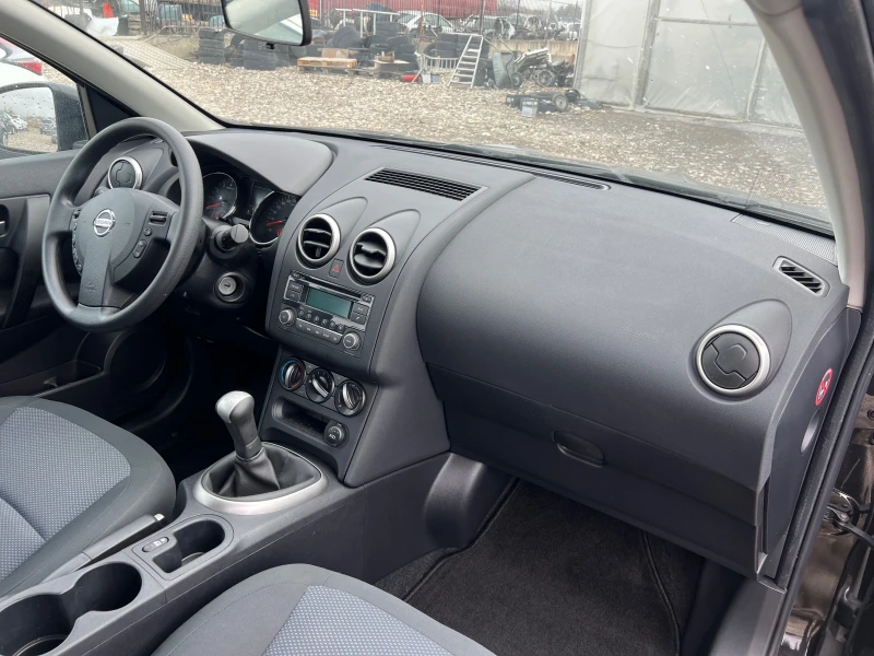 Nissan Qashqai 1.6 (КАТО НОВА), снимка 13 - Автомобили и джипове - 47921943