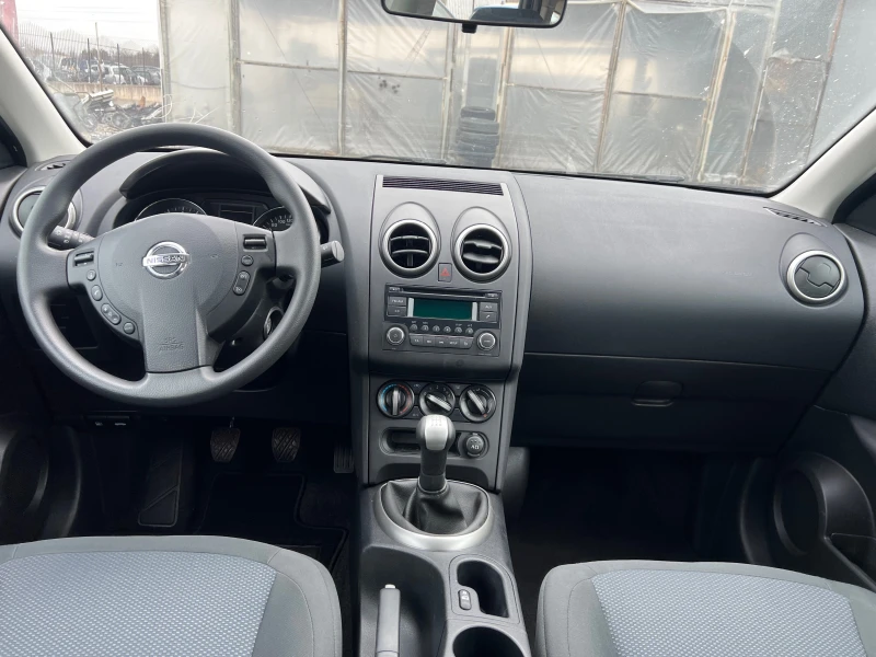 Nissan Qashqai 1.6 (КАТО НОВА), снимка 15 - Автомобили и джипове - 47921943