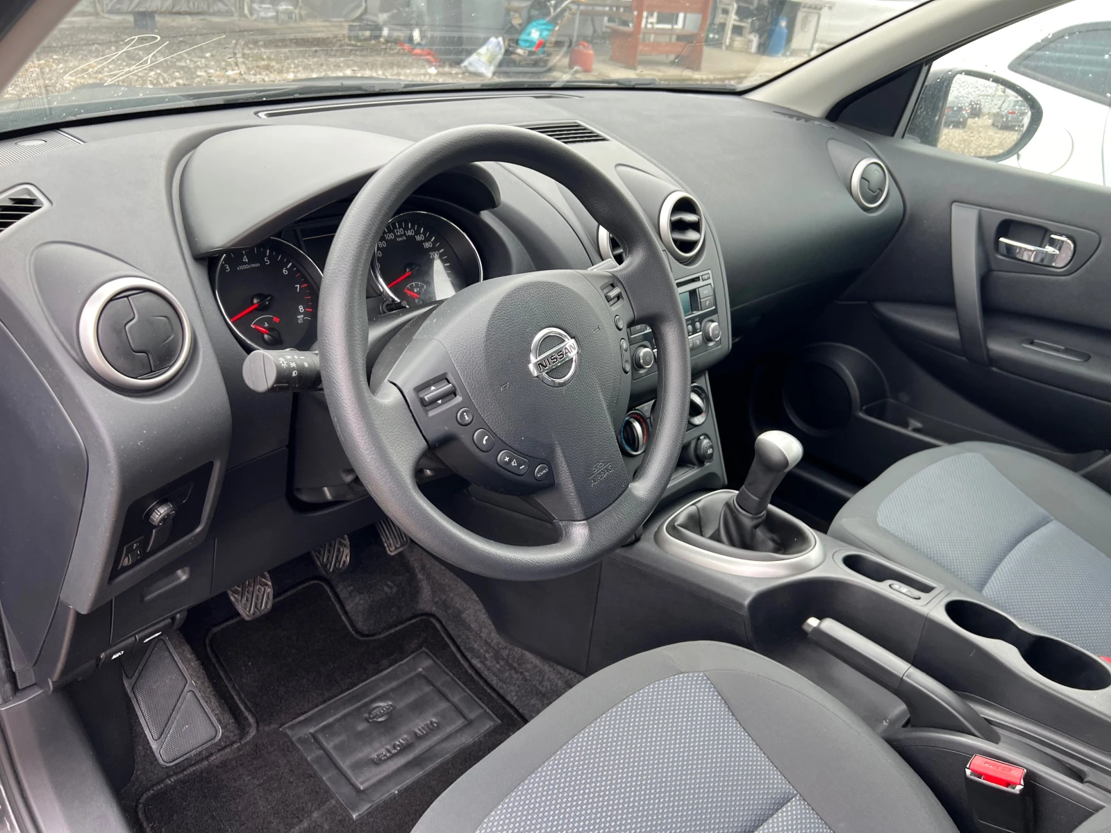 Nissan Qashqai 1.6 (КАТО НОВА) - изображение 10