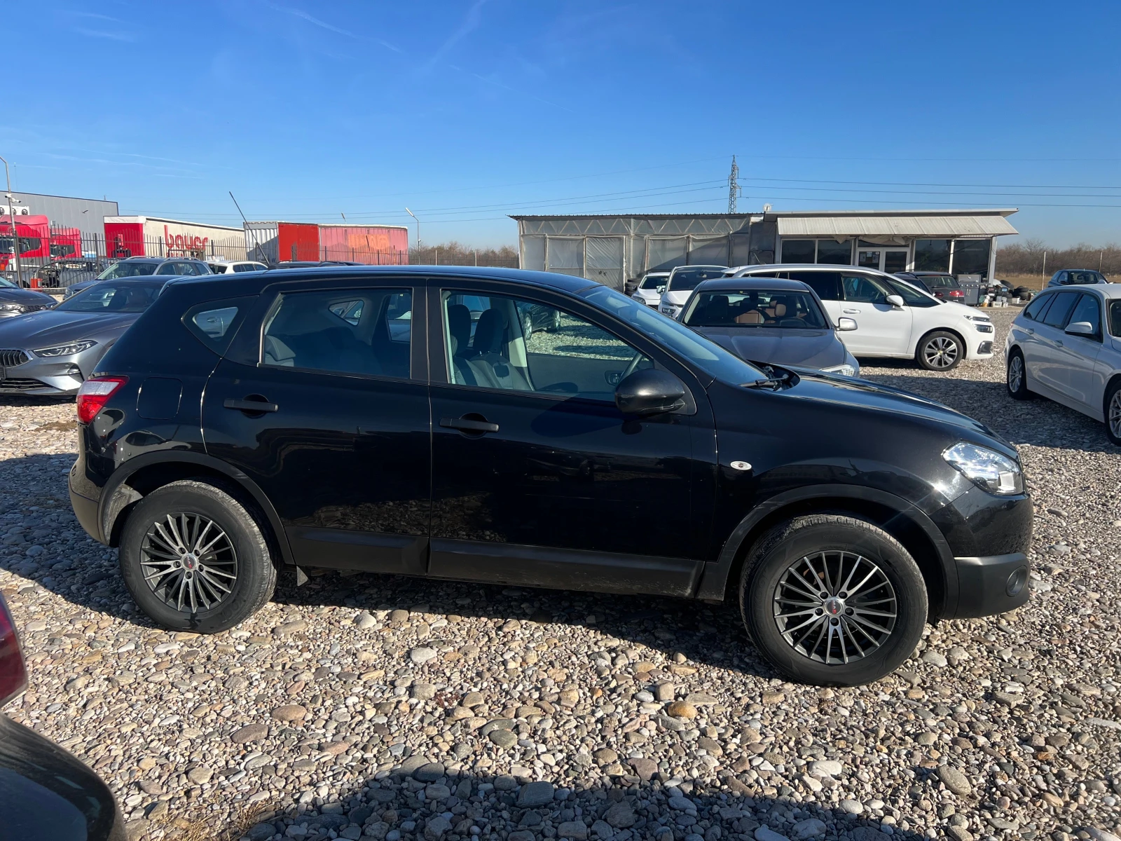 Nissan Qashqai 1.6 (КАТО НОВА) - изображение 4