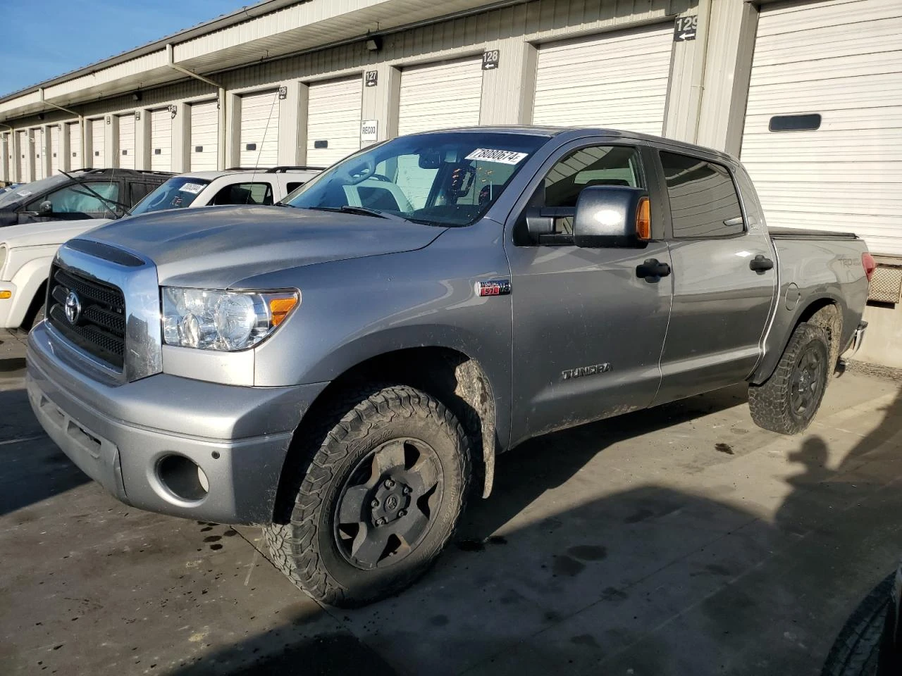 Toyota Tundra CREWMAX SR5 5.7L V8 4 ВРАТИ* 4X4*  - [1] 