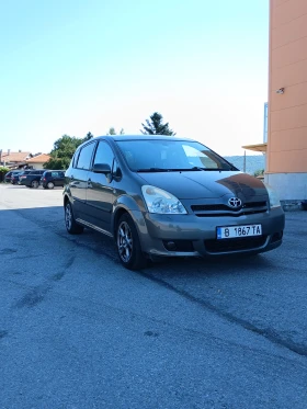 Toyota Corolla verso 2.2 D4D 136к.с.   Напълно обслужена, снимка 1