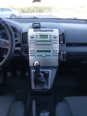 Toyota Corolla verso 2.2 D4D 136к.с.   Напълно обслужена, снимка 9