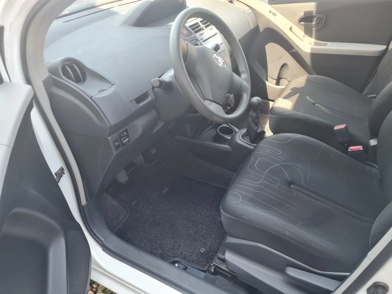 Toyota Yaris 1.0 VVT-I , снимка 6 - Автомобили и джипове - 46964200