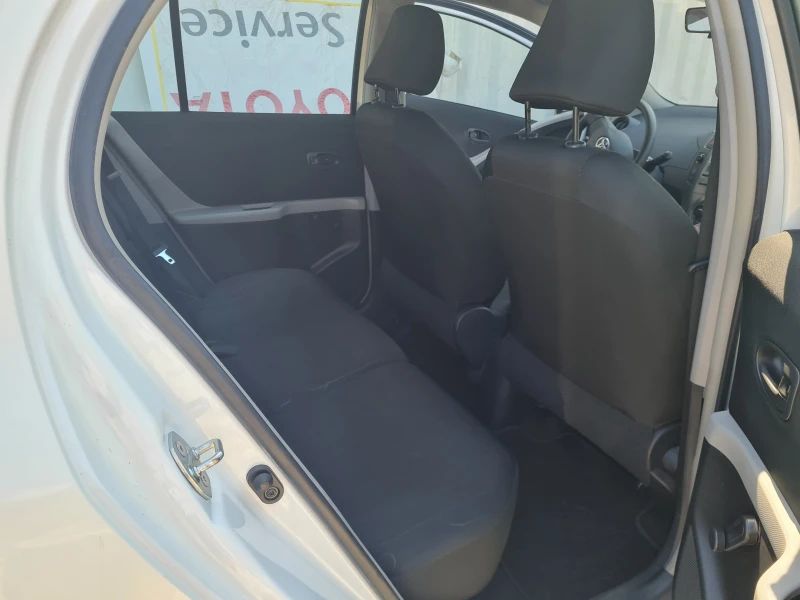 Toyota Yaris 1.0 VVT-I , снимка 11 - Автомобили и джипове - 46964200