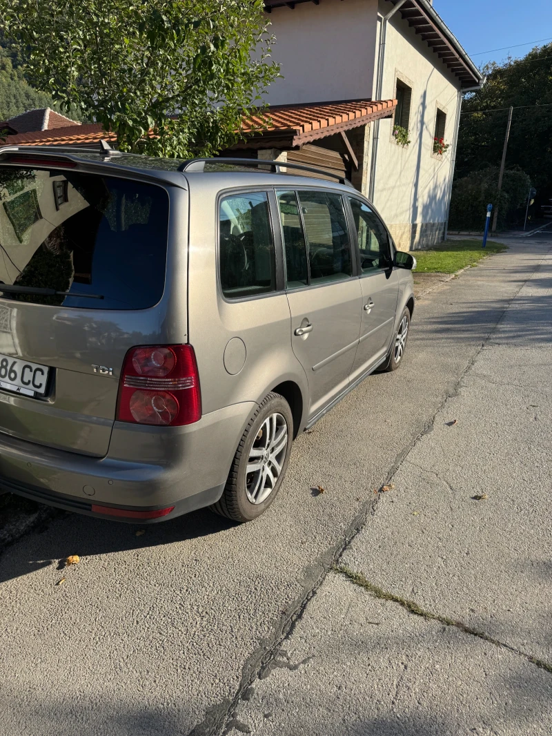 VW Touran VW Touran 1.9TDI DSG 6, снимка 6 - Автомобили и джипове - 47448425