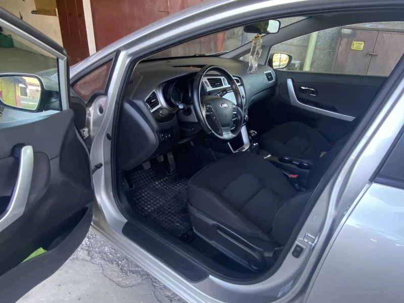 Kia Ceed, снимка 2 - Автомобили и джипове - 52533576