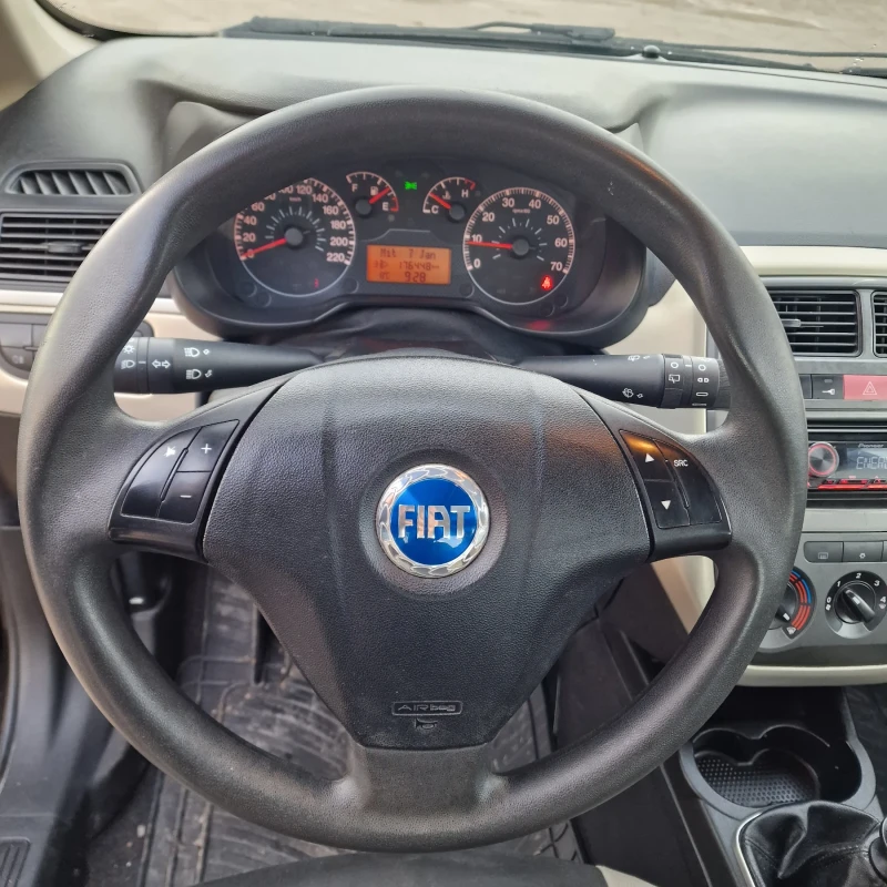 Fiat Punto Fiat Punto 1.4i Бензин, снимка 12 - Автомобили и джипове - 53019586