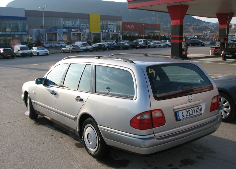 Mercedes-Benz E 230 2300, снимка 3 - Автомобили и джипове - 53066378