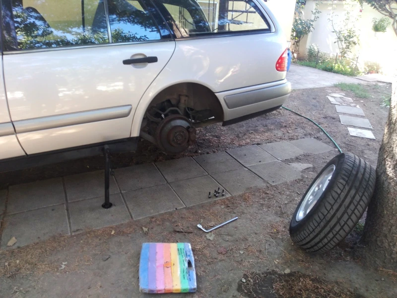 Mercedes-Benz E 230 2300, снимка 9 - Автомобили и джипове - 53066378