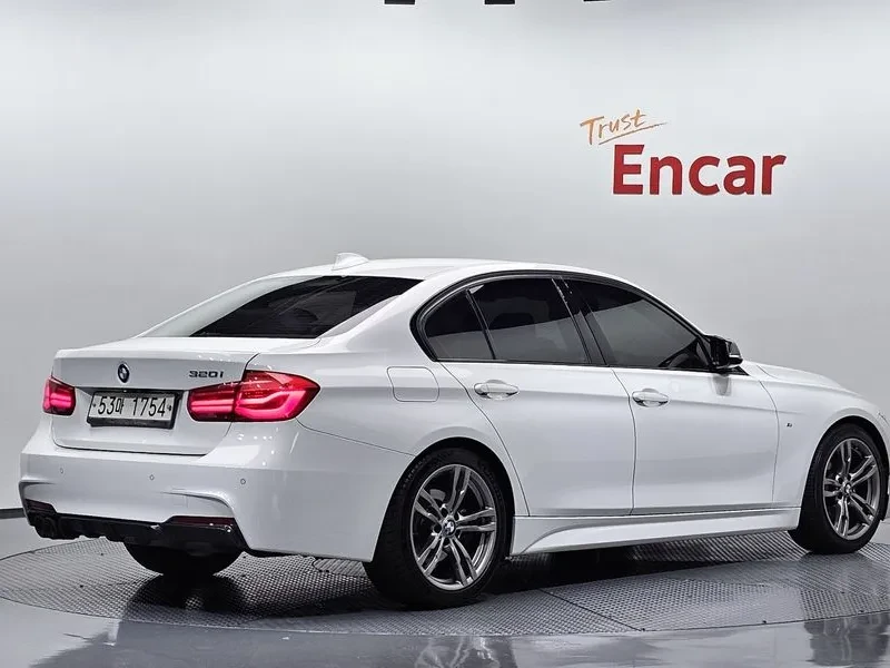 BMW 320 HEAD UP/ШИБИДАХ/M PACK, снимка 2 - Автомобили и джипове - 56699770