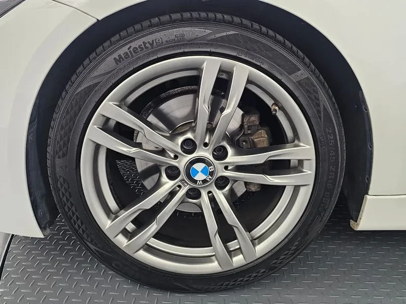 BMW 320 HEAD UP/ШИБИДАХ/M PACK, снимка 5 - Автомобили и джипове - 56699770