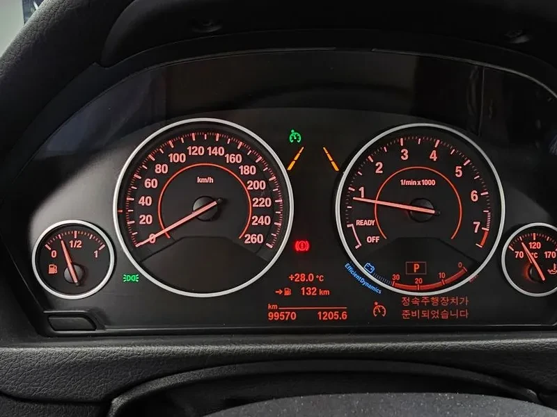 BMW 320 HEAD UP/ШИБИДАХ/M PACK, снимка 8 - Автомобили и джипове - 56699770