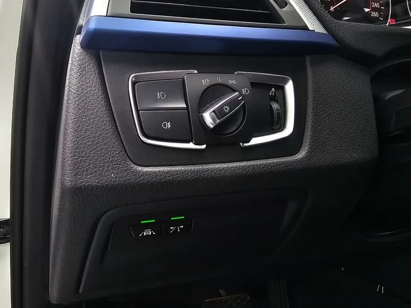 BMW 320 HEAD UP/ШИБИДАХ/M PACK, снимка 17 - Автомобили и джипове - 56699770